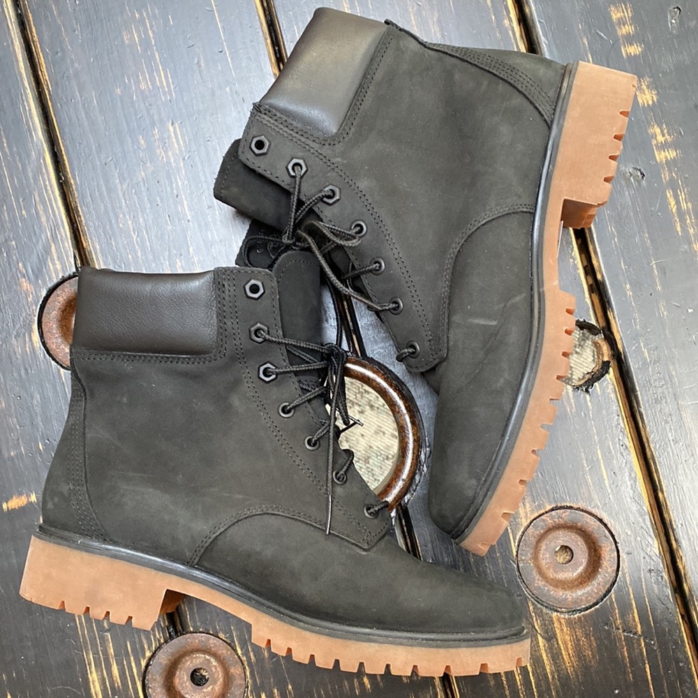 WOMEN'S TIMBERLAND® PREMIUM 6-INCH WATERPROOF BOOTS - Picture 3 of 14